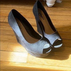Black open toed wedges